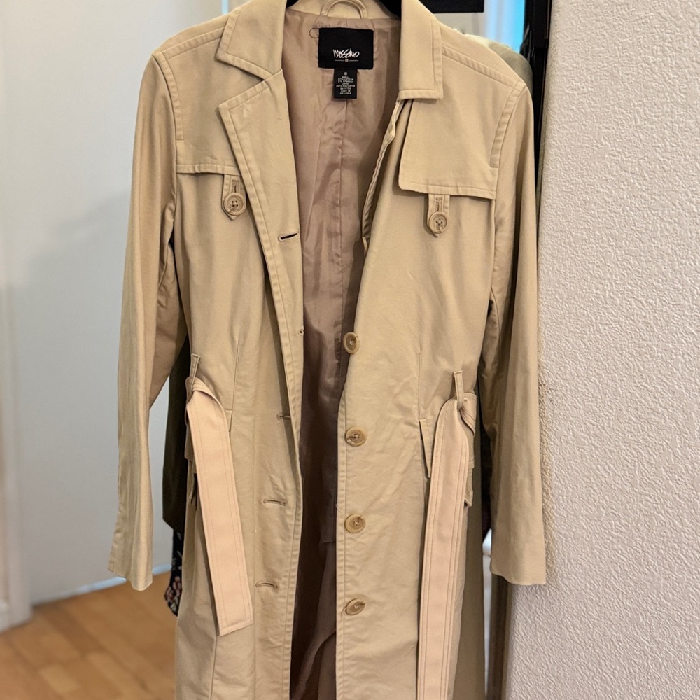 Mossimo trench coat with belt